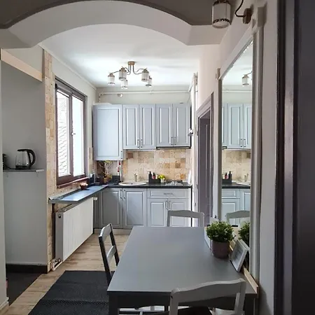 Rope Street Nr 17 * בראשוב